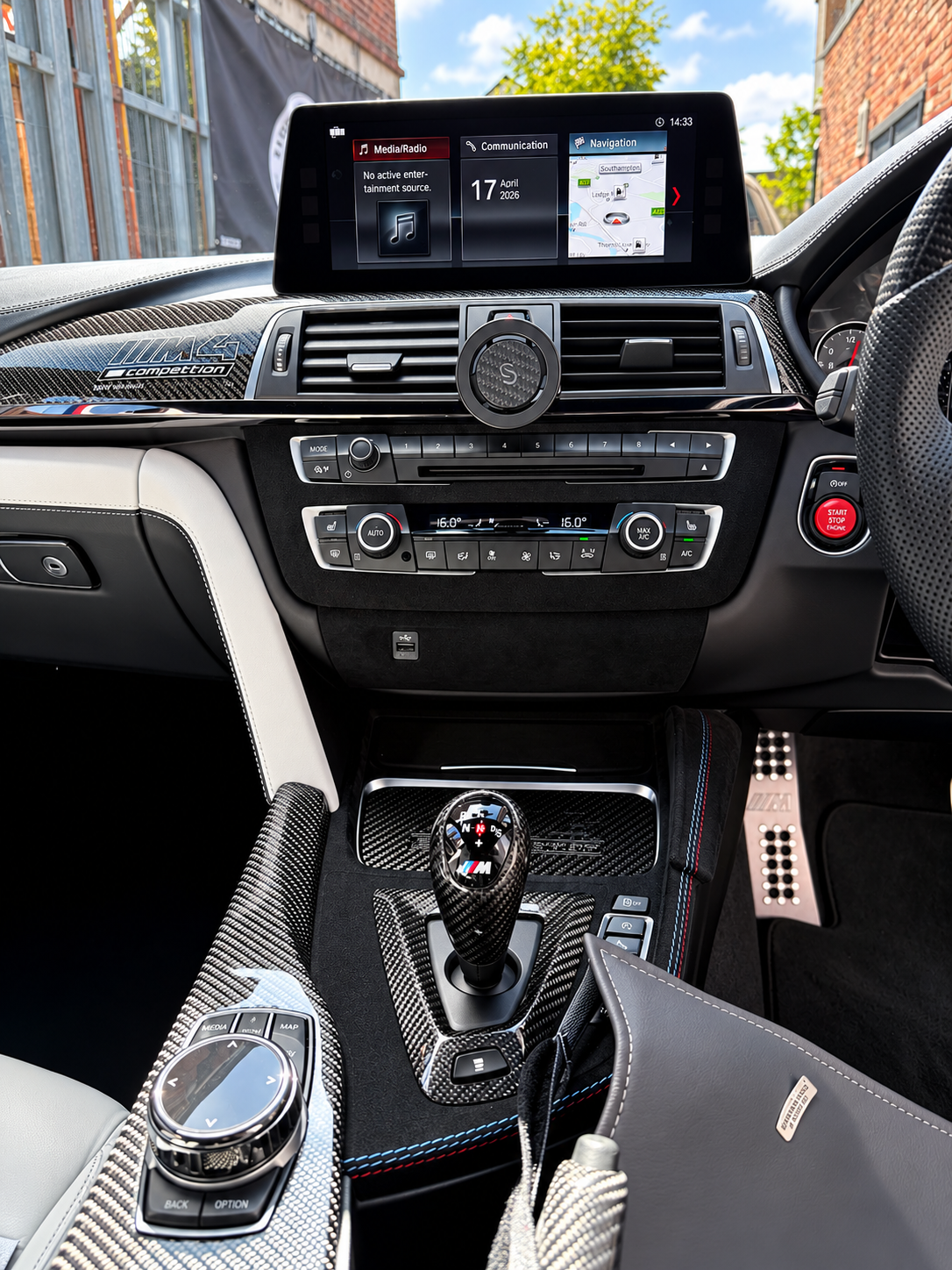 BMW OEM APPLE CARPLAY ACTIVATION
2016+ BMW models equipped with Professional Navigation (NBT EVO ID5/ID6).